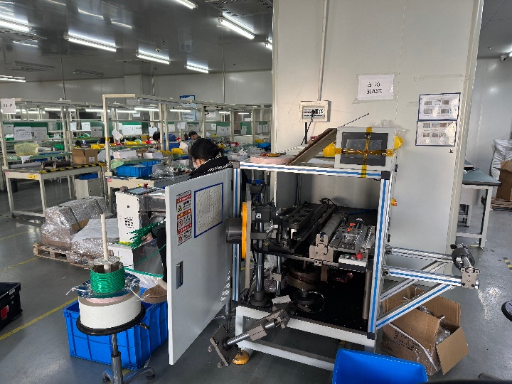 Automatic paper cutter